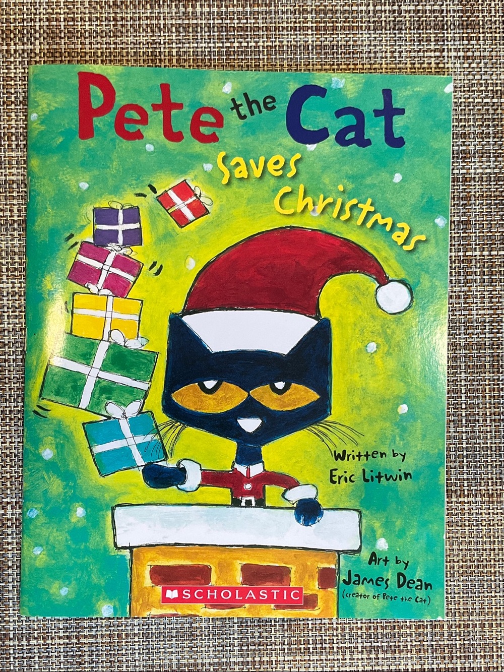 Scholastic Pete the Cat Saves Christmas N WT